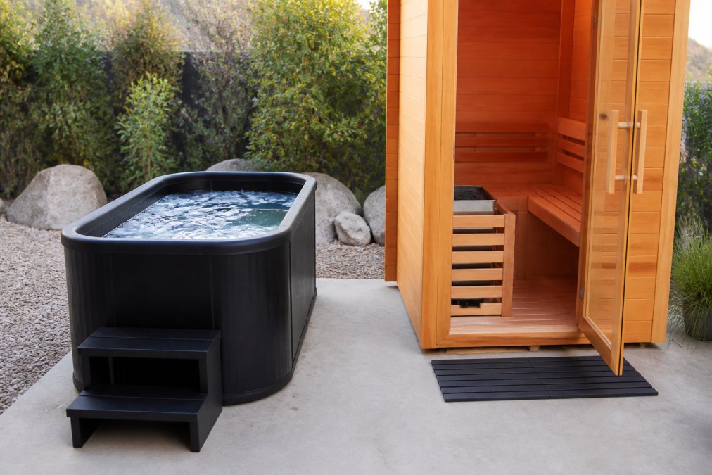 Cold Plunge vs Sauna for Wellness 2026