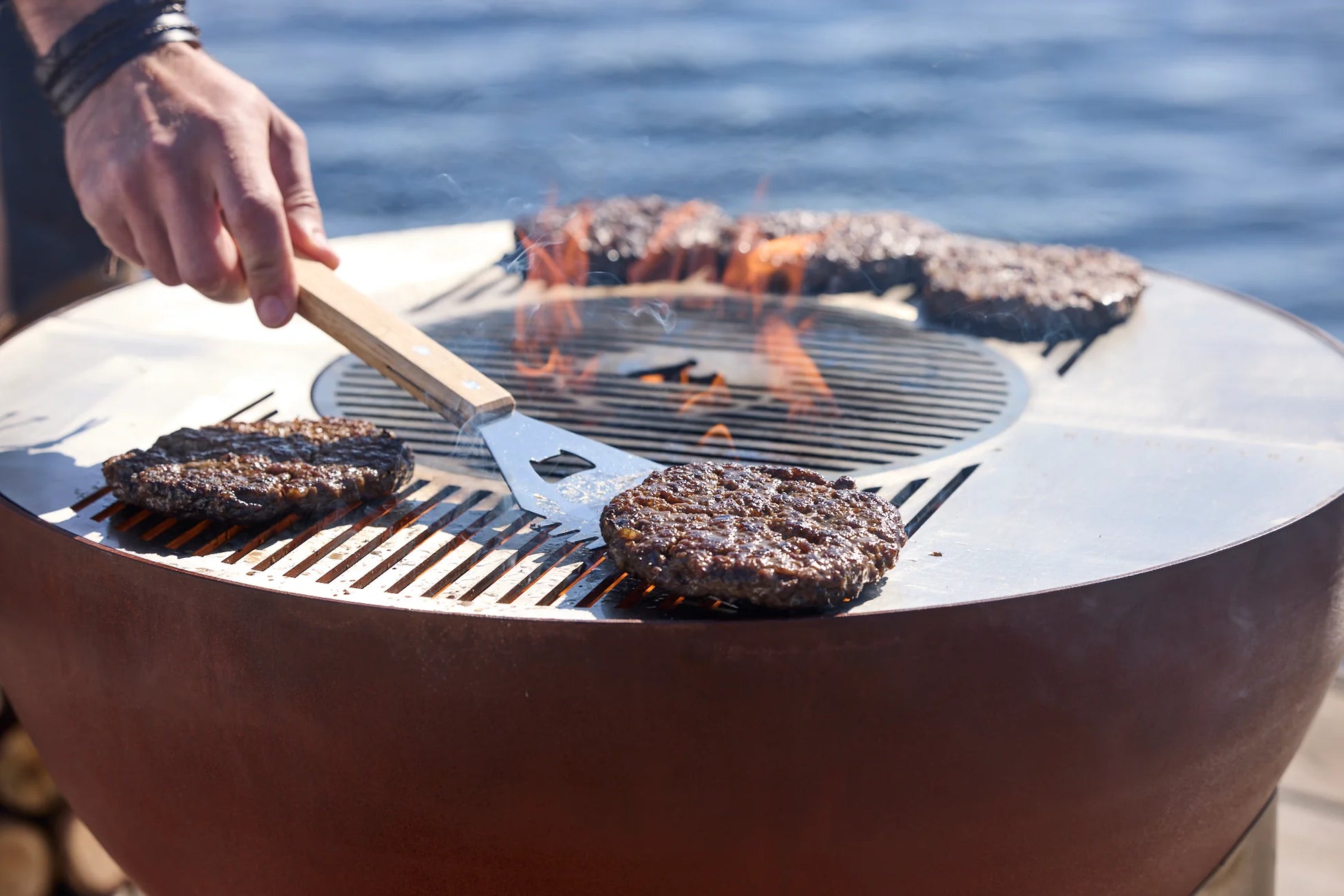 FIRE PIT & GRILL
